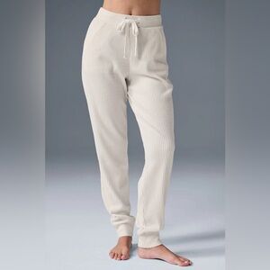 ALO Muse Sweatpants Size XS/TP in Ivory